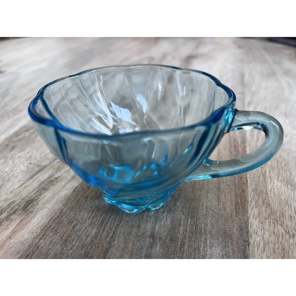 Hazel Atlas Glass Capri Blue Colonial Swirl Seashell Snack Plate & Cup Set - Picture 3 of 8